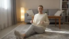 Stačí jedno cvičení - a prospívá dolní části zad, krku, obličeji, a dokonce snižuje celulitidu na stehnech. Promluvme si o chůzi po zadku